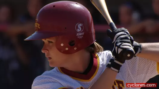 Cyclones Split Pair With Bears