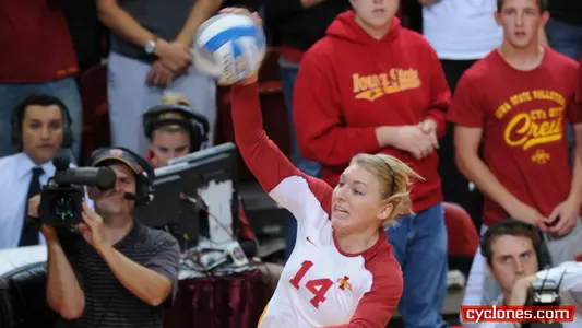 No. 16 Cyclones Drop Five-Setter To No. 8 Texas