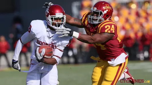 No. 12 Oklahoma Holds Off Iowa State, 35-20