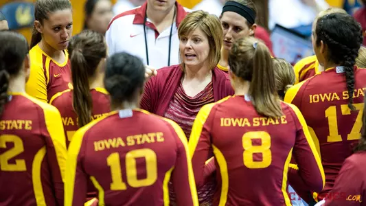Volleyball Finishes Spring Season In Minneapolis