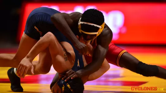 Cyclones Defeat WVU 22-12, Midland 38-3