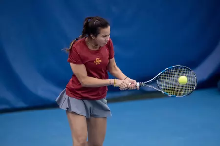 Maty Cancini returns the tennis ball.