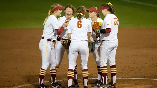 Team huddle vs. FSU
