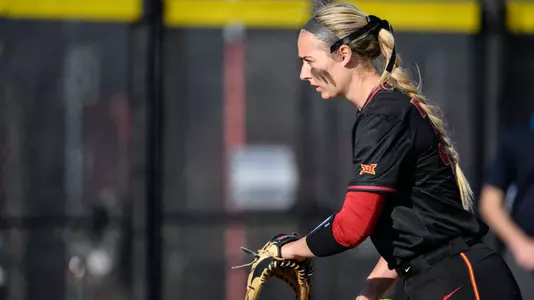 Ellie Spelhaug pitching