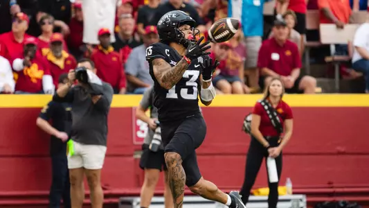 Jaylin Noel catches a TD pass against Oklahoma State in 2023.