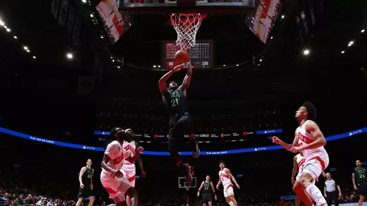 Izaiah Brockington Dunks on the Raptors