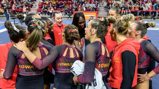 Huddle vs. Denver & NC State
