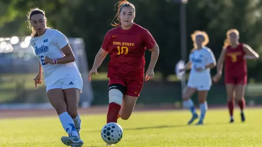 Sophia Thomas vs. Drake