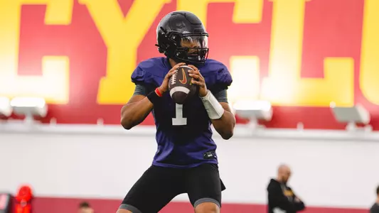 Jaylen Raynor throws during spring practice.