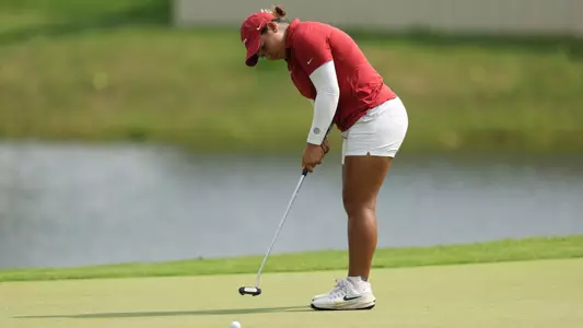 Nichakorn Pinprayoon Putts at the Big 12 Championship