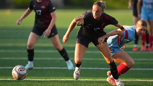 Lucy Froitzheim battling off a Drake defender