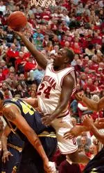 Sophomore Robert Vaden led Indiana to their fifth straight win as the Hoosiers beat the Wolverines 70-63.