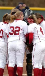 Hoosiers split series with Iowa.