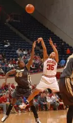 Junior Kim Roberson scored 15 points in Indiana's win over Illinois.