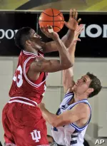 Devan Dumes shoots over Chaminade's Noah Gottlieb during the first half. (AP Photo/Chris Carlson)