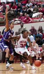 Jori Davis had 23 points at Michigan on Sunday.