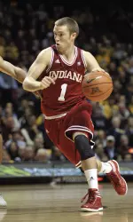 Jordan Hulls drives to the basket against Minnesota.