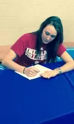 Jessica Leish signing her National Letter of Intent