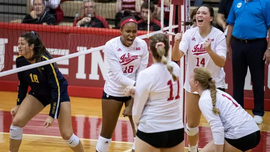 BLOOMINGTON, IN - OCTOBER 31, 2018 - Indiana Hoosiers Volleyball Team during the game between the Michigan Wolverines and the Indiana Hoosiers at the University Gym in Bloomington, IN. Photo By Craig Bisacre/Indiana Athletics