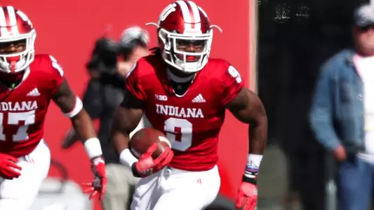 BLOOMINGTON, IN - OCTOBER 13, 2018 - defensive back Jonathan Crawford #9 of the Indiana Hoosiers during the game between the Iowa Hawkeyes and the Indiana Hoosiers at Memorial Stadium in Bloomington, IN. Photo By Craig Bisacre/Indiana Athletics