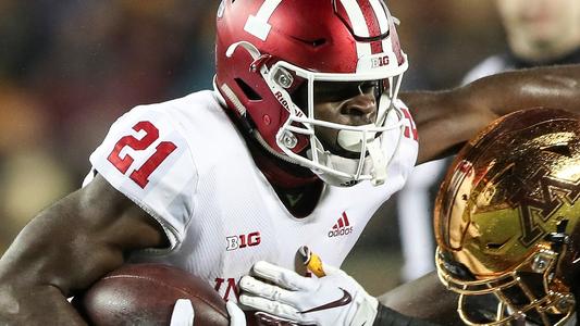 MINNEAPOLIS, MN - OCTOBER 26, 2018 - running back Stevie Scott #21 of the Indiana Hoosiers during the game between the Minnesota Gophers and the Indiana Hoosiers at TCF Bank Stadium in Minneapolis, MN. Photo By Craig Bisacre/Indiana Athletics