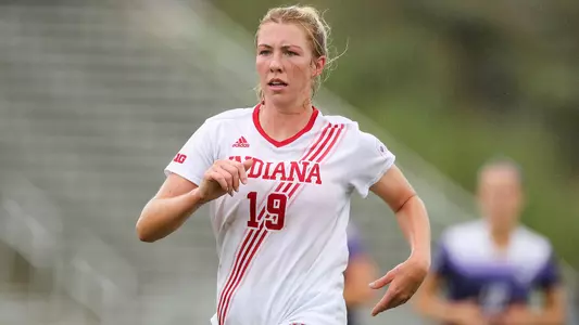 BLOOMINGTON, IN - SEPTEMBER 09, 2018 - Midfielder Chandra Davidson #19 of the Indiana Hoosiers during the game against the Kansas State Wildcats and the Indiana Hoosiers at Bill Armstrong Stadium in Bloomington, IN. Photo By Craig Bisacre/Indiana Athletics