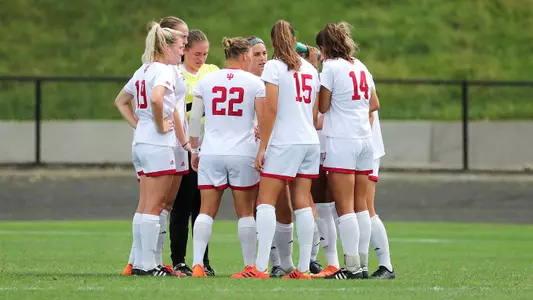 BLOOMINGTON, IN - SEPTEMBER 16, 2018 - Indiana Hoosier Women's Soccer Team huddle during the game between the Michigan State Spartans and the Indiana Hoosiers at Bill Armstrong Stadium in Bloomington, IN. Photo By Craig Bisacre/Indiana Athletics