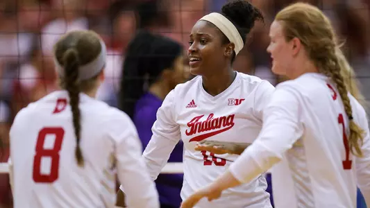 BLOOMINGTON, IN - SEPTEMBER 21, 2018 - Middle blocker Deyshia Lofton #16 of the Indiana Hoosiers during the game between the Northwestern Wildcats and the Indiana Hoosiers at the University Gym in Bloomington, IN. Photo By Craig Bisacre/Indiana Athletics