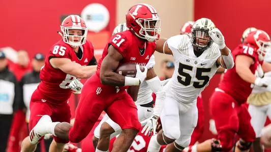 BLOOMINGTON, IN - NOVEMBER 24, 2018 - running back Stevie Scott #21 of the Indiana Hoosiers during the game between the Purdue Boilermakers and the Indiana Hoosiers at Memorial Stadium in Bloomington, IN. Photo By Rose Bythrow/Indiana Athletics