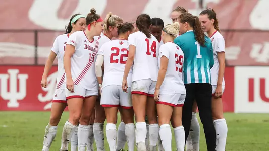 BLOOMINGTON, IN - SEPTEMBER 09, 2018 - Indiana Hoosier Women's Soccer Team huddle during the game against the Kansas State Wildcats and the Indiana Hoosiers at Bill Armstrong Stadium in Bloomington, IN. Photo By Craig Bisacre/Indiana Athletics