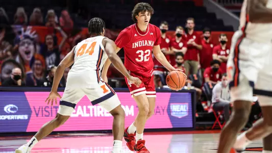 BLOOMINGTON, IN - DECEMBER 26, 2020 - guard Trey Galloway #32 of the Indiana Hoosiers during the game against the Illinois Fighting Illini and the Indiana Hoosiers at State Farm Center in Champaign, IL. Photo By Missy Minear/Indiana Hoosiers