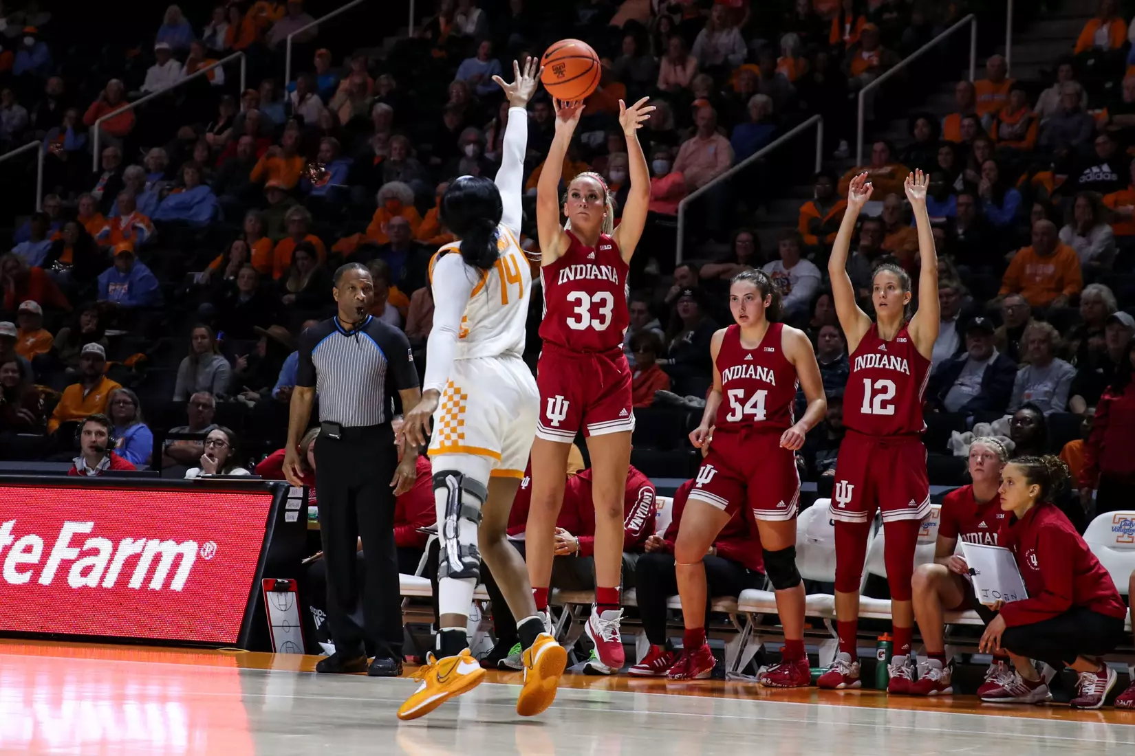 BLOOMINGTON, IN - November 14, 2022 - guard Sydney Parrish #33 of the Indiana Hoosiers during the game between the Tennessee Lady Vols and the Indiana Hoosiers at Simon Skjodt Assembly Hall in Bloomington, IN. Photo By Gracie Farrall\Indiana Athletics