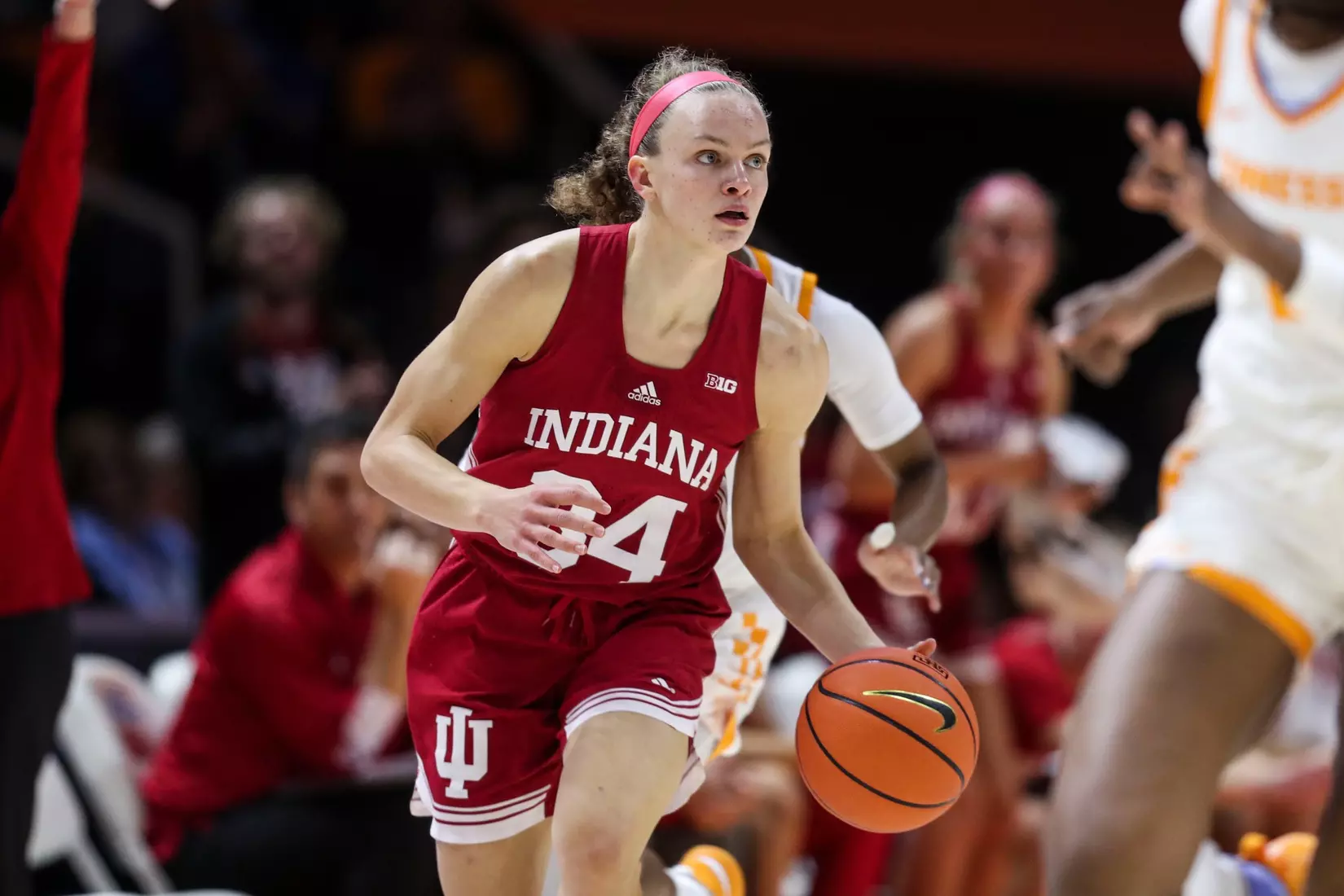 BLOOMINGTON, IN - November 14, 2022 - guard Grace Berger #34 of the Indiana Hoosiers during the game between the Tennessee Lady Vols and the Indiana Hoosiers at Simon Skjodt Assembly Hall in Bloomington, IN. Photo By Gracie Farrall\Indiana Athletics