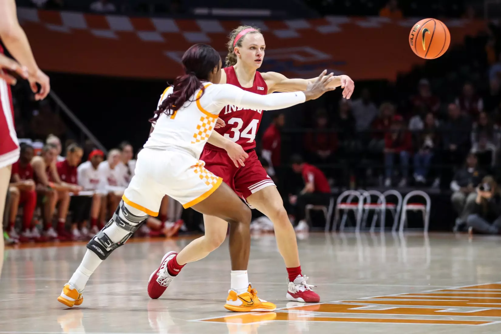 BLOOMINGTON, IN - November 14, 2022 - guard Grace Berger #34 of the Indiana Hoosiers during the game between the Tennessee Lady Vols and the Indiana Hoosiers at Simon Skjodt Assembly Hall in Bloomington, IN. Photo By Gracie Farrall\Indiana Athletics