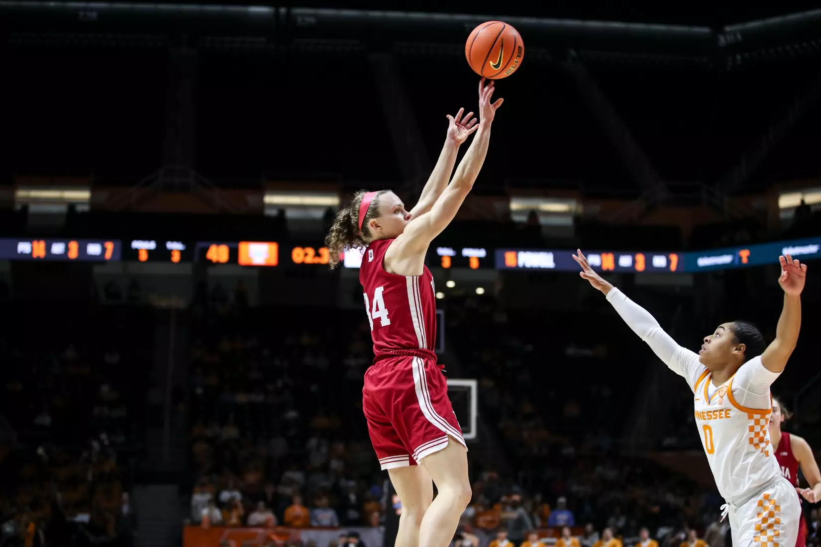 BLOOMINGTON, IN - November 14, 2022 - guard Grace Berger #34 of the Indiana Hoosiers during the game between the Tennessee Lady Vols and the Indiana Hoosiers at Simon Skjodt Assembly Hall in Bloomington, IN. Photo By Gracie Farrall\Indiana Athletics