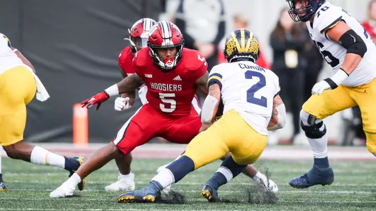BLOOMINGTON, IN - October 08, 2022 - linebacker Bradley Jennings Jr. #5 of the Indiana Hoosiers during the game between the Michigan Wolverines and the Indiana Hoosiers at Memorial Stadium in Bloomington, IN. Photo By Chris Conaway\Indiana University