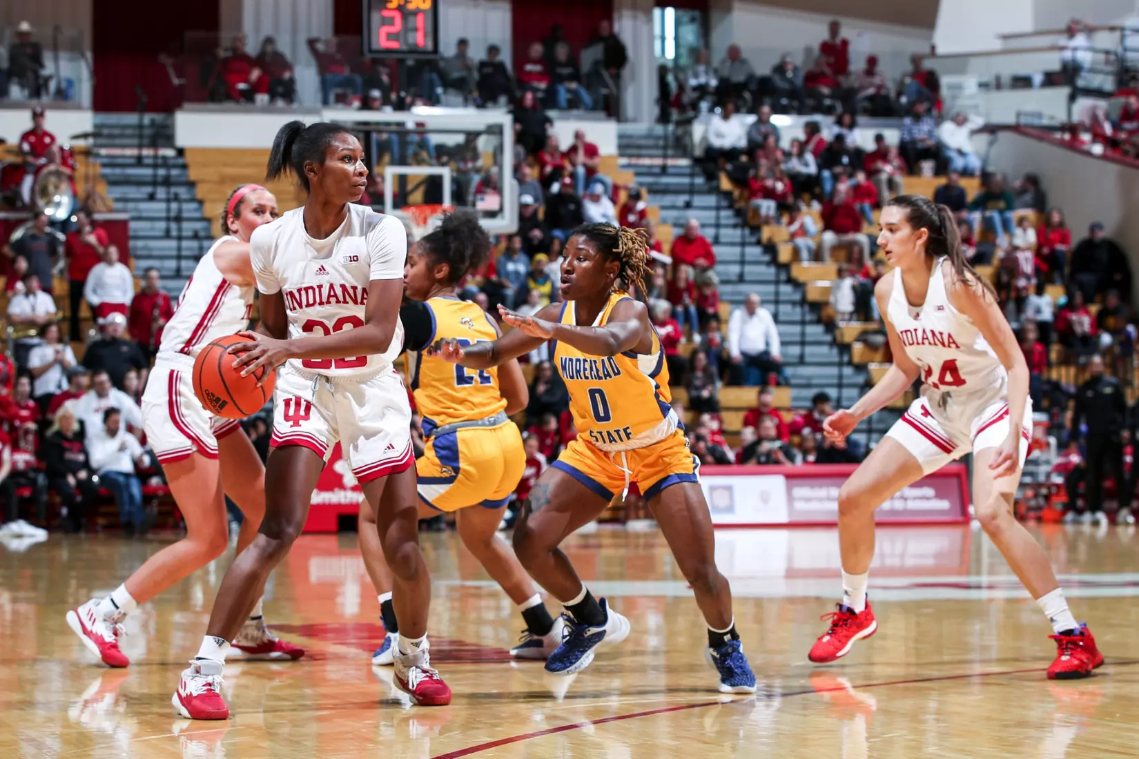 BLOOMINGTON, IN - December 18, 2022 - guard Chloe Moore-McNeil #22 of the Indiana Hoosiers during the game between the Morehead State Eagles and the Indiana Hoosiers at Simon Skjodt Assembly Hall in Bloomington, IN. Photo By Andrew Mascharka/Indiana Athletics