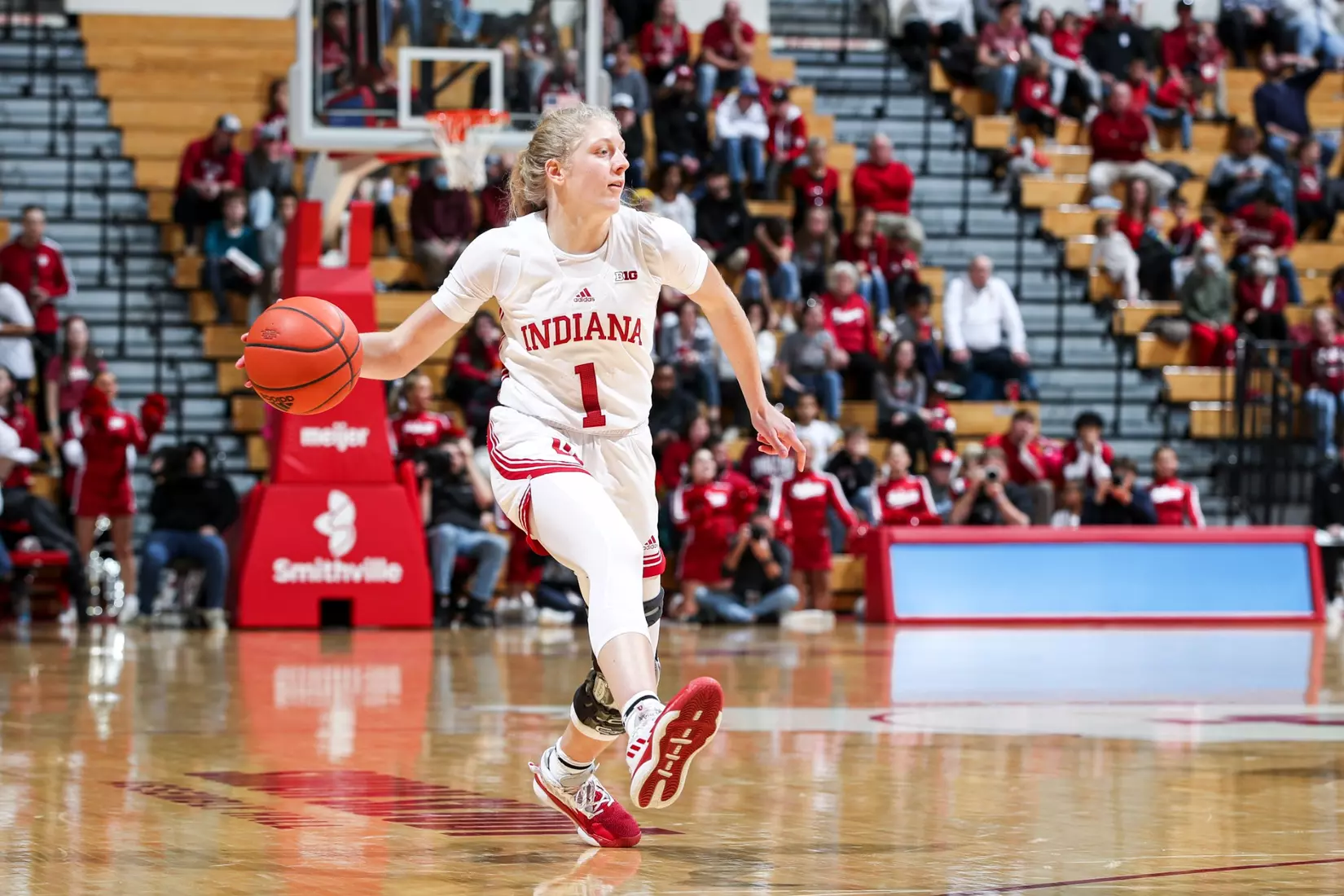 BLOOMINGTON, IN - December 18, 2022 - guard Lexus Bargesser #1 of the Indiana Hoosiers during the game between the Morehead State Eagles and the Indiana Hoosiers at Simon Skjodt Assembly Hall in Bloomington, IN. Photo By Andrew Mascharka/Indiana Athletics