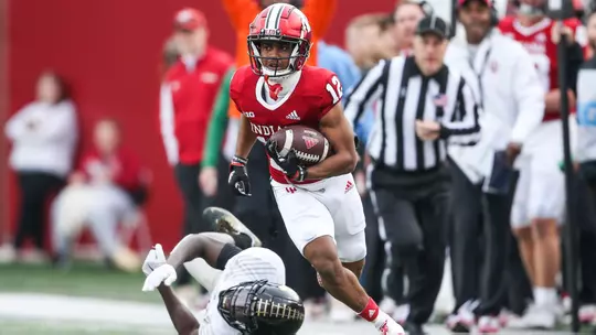 BLOOMINGTON, IN - NOVEMBER 26, 2022 - running back Jaylin Lucas #12 of the Indiana Hoosiers during the game between the Purdue Boilermakers and the Indiana Hoosiers at Memorial Stadium in Bloomington, IN. Photo By Pearson Georges/Indiana Athletics