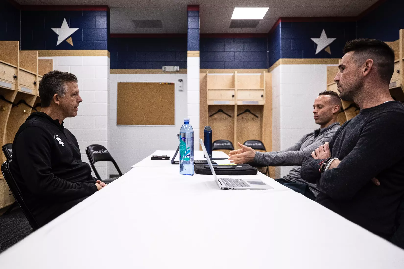 BLOOMINGTON, IN - December 08, 2022 - Indiana Hoosiers Head Coach Todd Yeagley during practice at WakeMed Soccer Park in Cary, NC. Photo By \CXD#2\