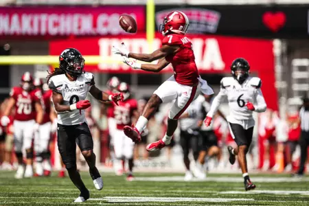 BLOOMINGTON, IN - SEPTEMBER 18, 2021 - wide receiver D.J. Matthews #7 of the Indiana Hoosiers during the game between the Cincinnati Bearcats and the Indiana Hoosiers at Memorial Stadium in Bloomington, IN. Photo By Xavier Daniels/Indiana Athletics
