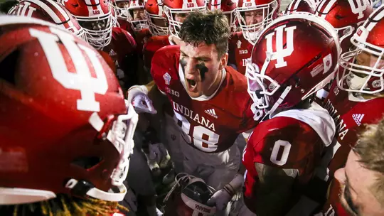 BLOOMINGTON, IN - OCTOBER 23, 2021 - tight end AJ Barner #88 of the Indiana Hoosiers during the game between the Ohio State Buckeyes and the Indiana Hoosiers at Memorial Stadium in Bloomington, IN. Photo By Trent Barnhart/Indiana Athletics