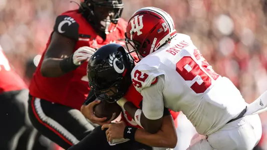 BLOOMINGTON, IN - September 24, 2022 - outside linebacker Alfred Bryant #92 of the Indiana Hoosiers during the game between the Cincinnati Bearcats and the Indiana Hoosiers at Nippert Stadium in Cincinnati, OH. Photo By Gracie Farrall\Indiana Athletics