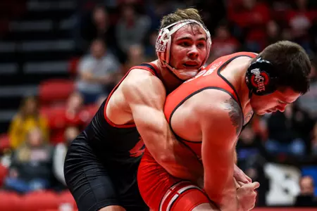 BLOOMINGTON, IN - January 06, 2023 - Nick Willham during the meet between the Ohio State Buckeyes and the Indiana Hoosiers at Wilkinson Hall in Bloomington, IN. Photo By Andrew Mascharka/Indiana Athletics