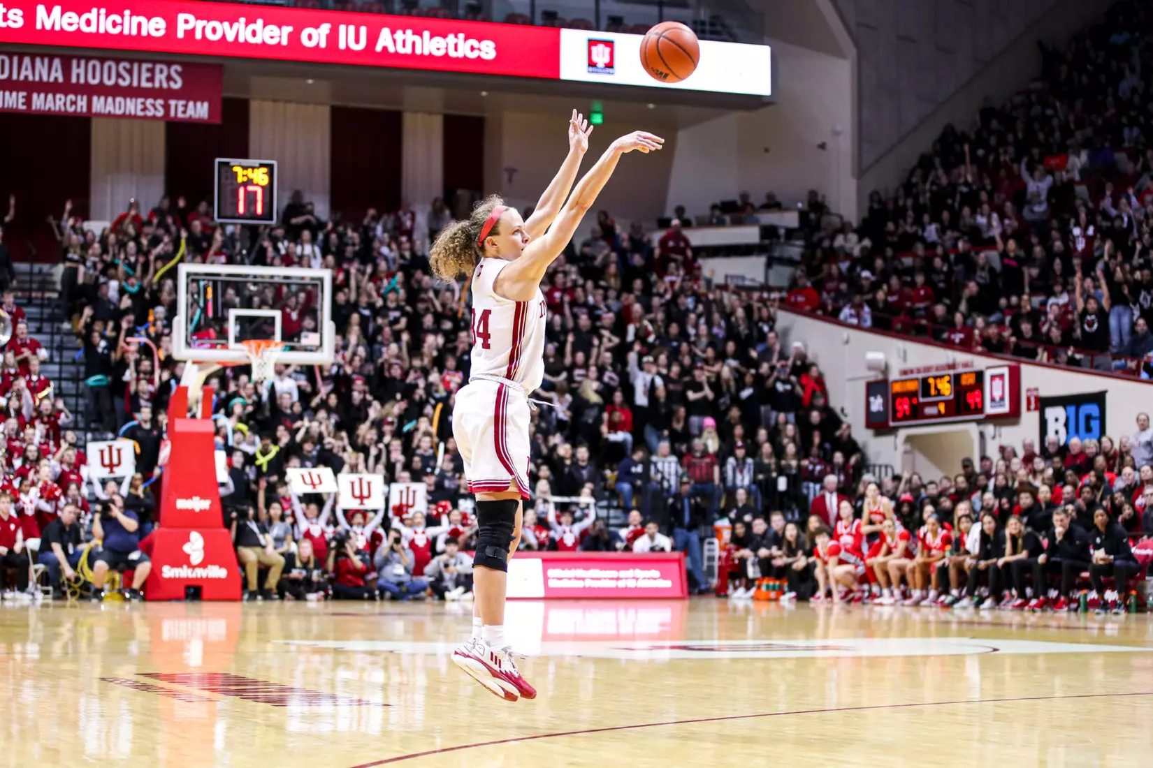 BLOOMINGTON, IN - January 26, 2023 - guard Grace Berger #34 of the Indiana Hoosiers during the game between the Ohio State Buckeyes and the Indiana Hoosiers at Simon Skjodt Assembly Hall in Bloomington, IN. Photo By \GHF#2\