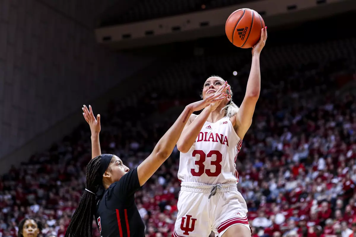 BLOOMINGTON, IN - January 29, 2023 - guard Sydney Parrish #33 of the Indiana Hoosiers during the game between the Rutgers Scarlet Knights and the Indiana Hoosiers at Simon Skjodt Assembly Hall in Bloomington, IN. Photo By Chris Conaway/Indiana Athletics