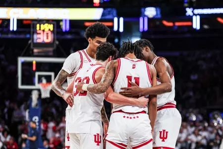 Men's Basketball | Huddle