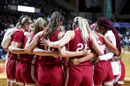 BLOOMINGTON, IN - November 30, 2023 - the Indiana Hoosiers Women's Basketball team during the game between the Maine Black Bear and the Indiana Hoosiers at Memorial Stadium in Orono, Maine. Photo By Gretta Cohoon/Indiana Athletics