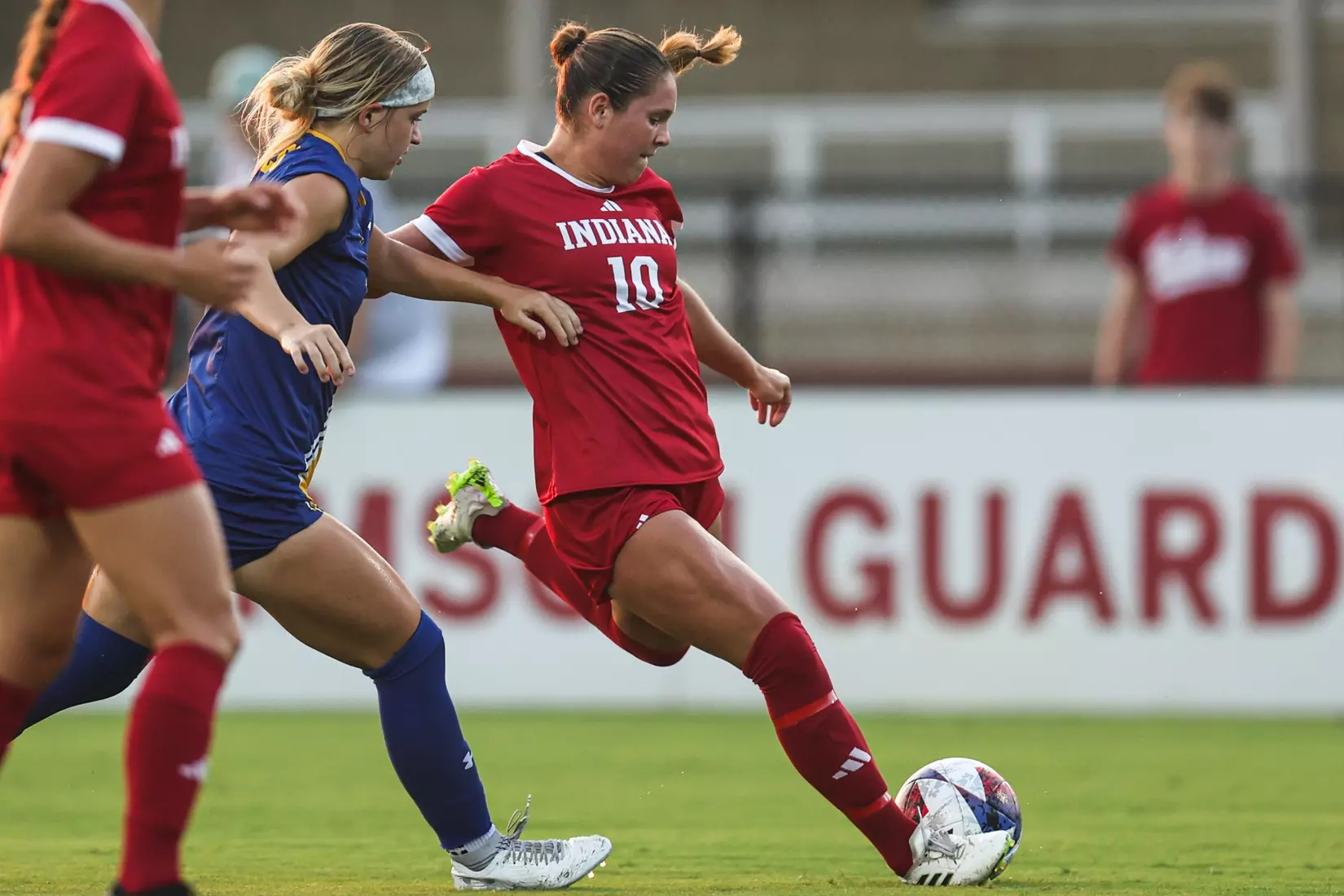BLOOMINGTON, IN - AUGUST 24, 2023 - midfielder Elle Britt #10 of the Indiana Hoosiers during the game between the Morehead State Eagles and the Indiana Hoosiers at Bill Armstrong Stadium in Bloomington, IN. Photo By Gretta Cohoon/Indiana Athletics
