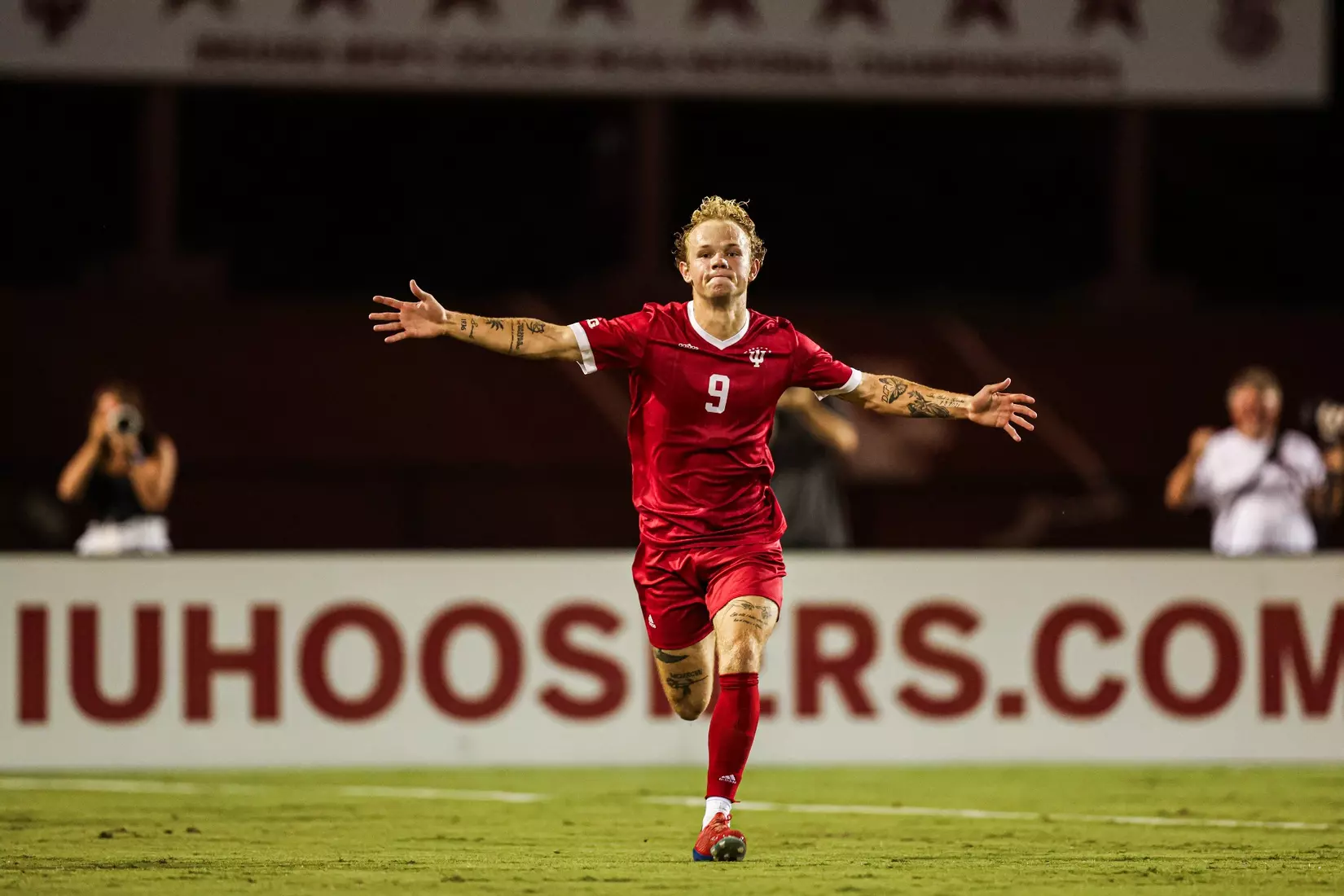 BLOOMINGTON, IN - September 04, 2023 - midfielder Samuel Sarver #9 of the Indiana Hoosiers during the game between the Seton Hall Pirates and the Indiana Hoosiers at Bill Armstrong Stadium in Bloomington, IN. Photo By Trent Barnhart/Indiana Athletics